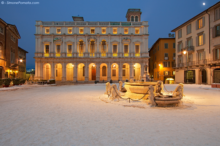 Chiaro di luna su Piazza Vecchia 