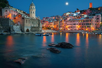 Moon over Vernazza